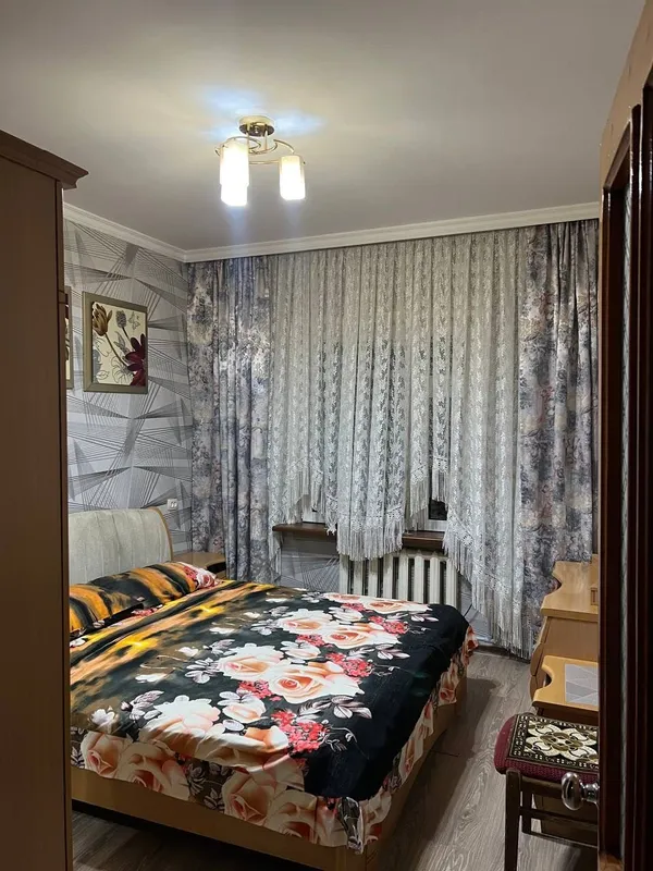 Сдается комната женщине в 5 комн квартире 1