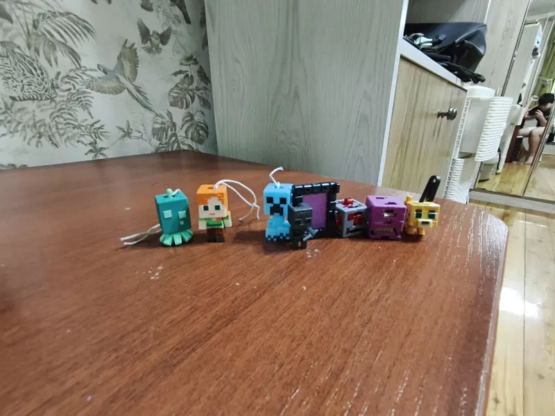 Продам игрушки киндер Майнкрафт