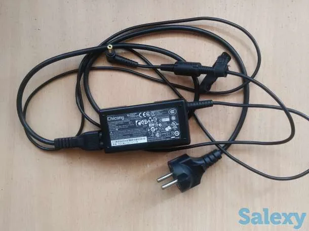 Noutbuk uchun adapter sotiladi