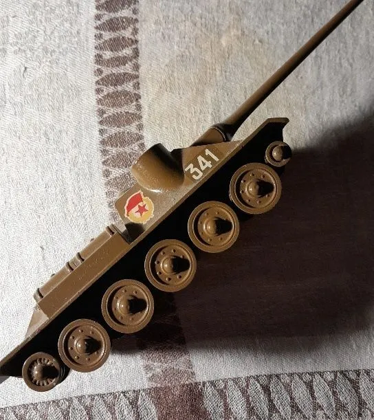 Танк Су 100 игрушка СССР металл, значок СССР, конституция СССР