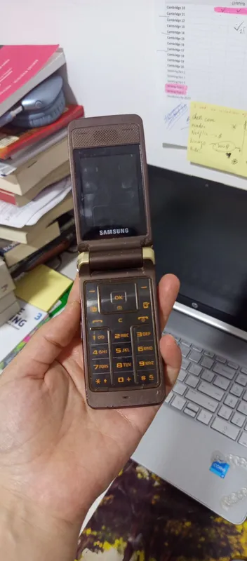 Samsung buklanadigan (Flip) telefon 1 Samsung buklanadigan (Flip) telefon 1