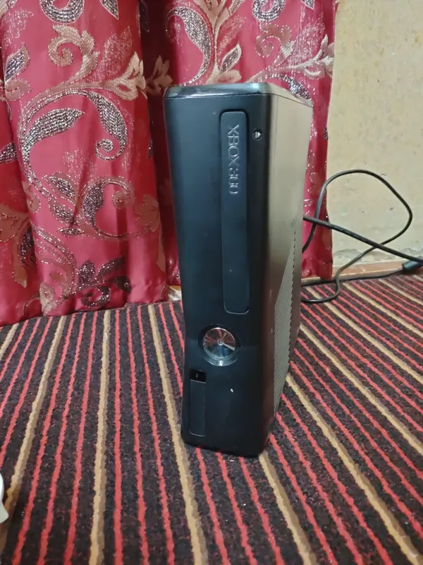 Продаю xbox 360 хорошо состояние
