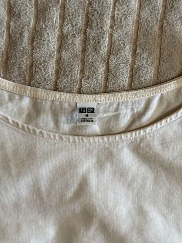 Uniqlo молочкая кофта 3 Uniqlo молочкая кофта 3