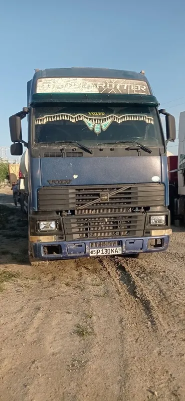 Volvo yili 2000 sotiladi narxi 9 500 $ dezilda
