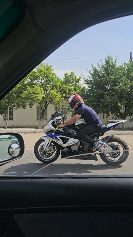 BMW S1000RR SportBike Original 6