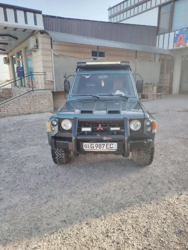 Mitsubishi Pojero 2