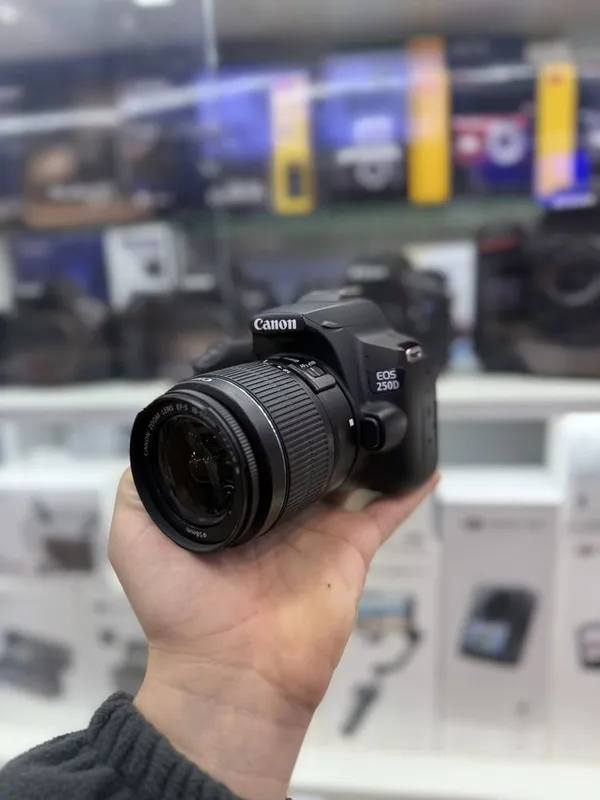 Canon 250 D + комплект 18-55 III 2