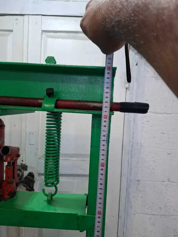 Avto servis uchun press va verstak 5