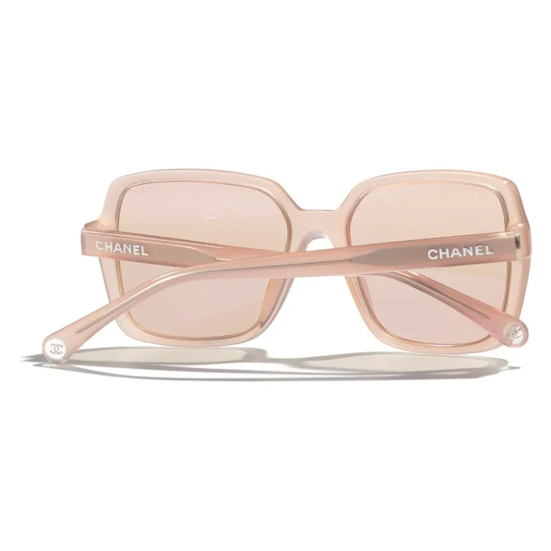 Солнцезащитные очки бренда Chanel 1 Солнцезащитные очки бренда Chanel 1