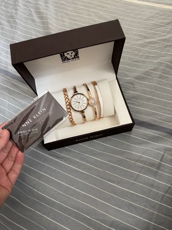 Anne Klein original ayollar soati Narxi: 400 000 2 Anne Klein original ayollar soati Narxi: 400 000 2