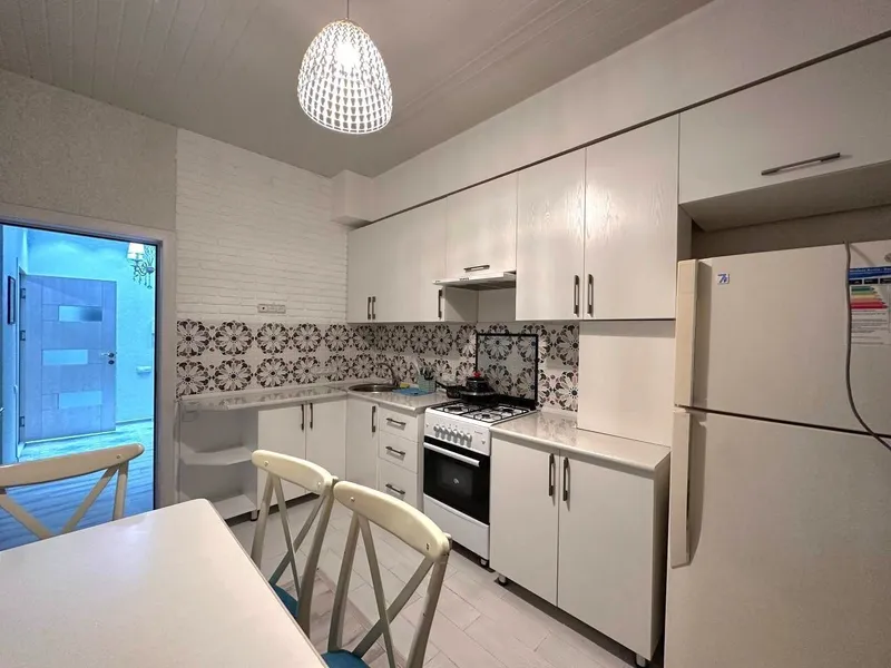 Chorsuda 2xona kv qizlar olinadi
