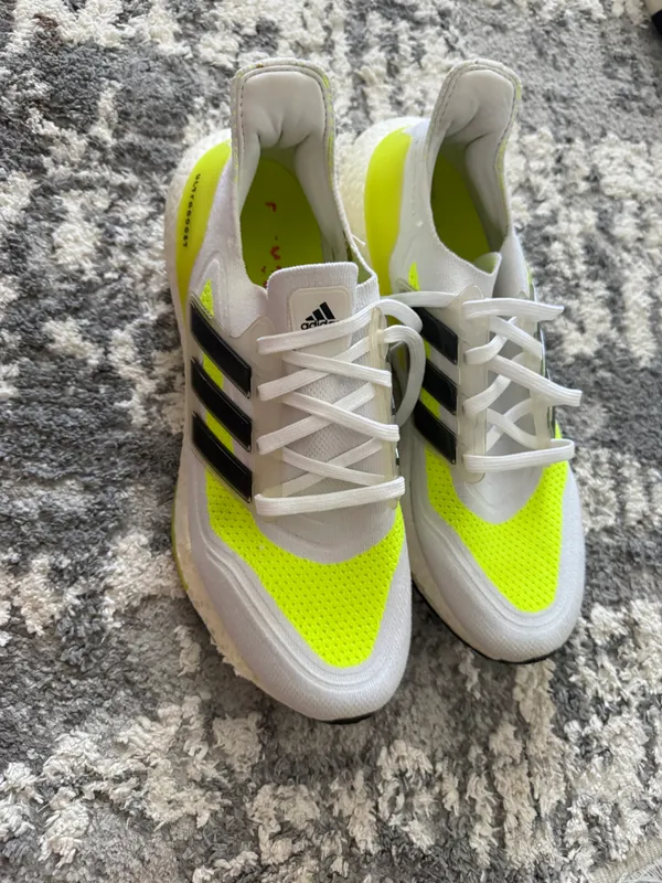 erkaklar poyabzali, 44-o‘lcham, original Adidas, Marvel 4 erkaklar poyabzali, 44-o‘lcham, original Adidas, Marvel 4