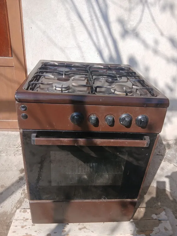 Sotiladi xolodilniklar va gaz plita