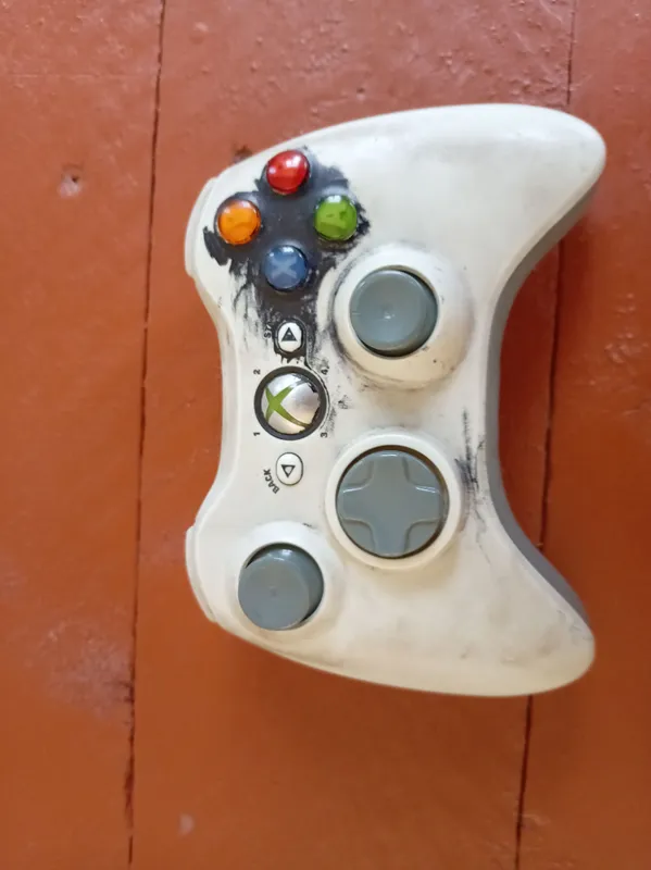 XBOX 360 180 GBli HDD bilan 4 XBOX 360 180 GBli HDD bilan 4
