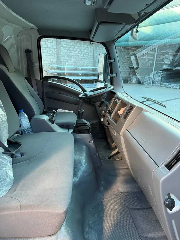 Isuzu 5.9 metr Pochti Yangi Kam Haydalgan Ideal xoxlaydiganlar uchun 5