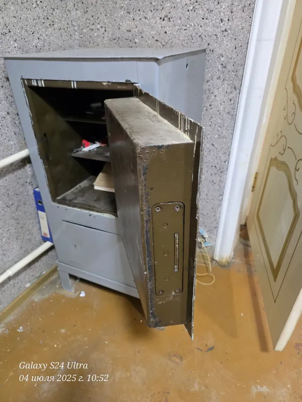 Продаётся сейф двух камерный не сгораемый — фото 2
