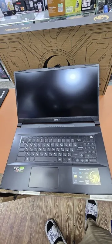 MSI Bravo 17 D7VF — фото 1