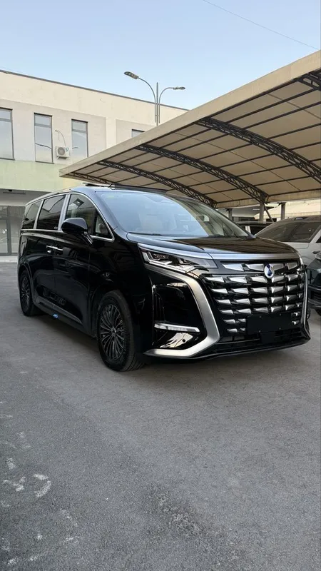 Denza D9 DM-i AWD полный привод в наличии 1
