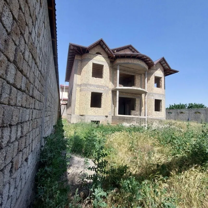 Продам дом в состояние коробки, площадь участка 6 соток. — фото 1