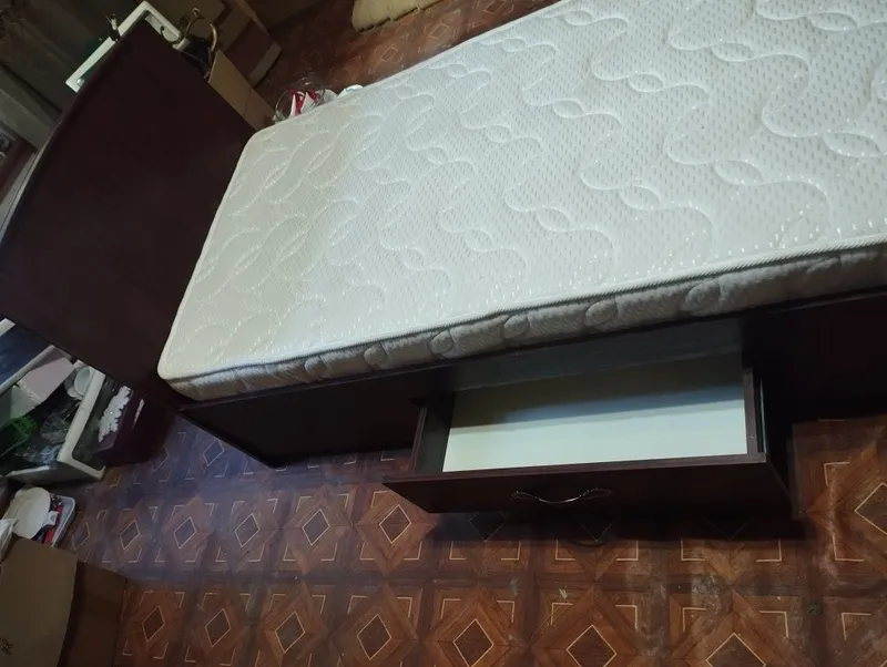 Продаётся кровать 1 Продаётся кровать 1