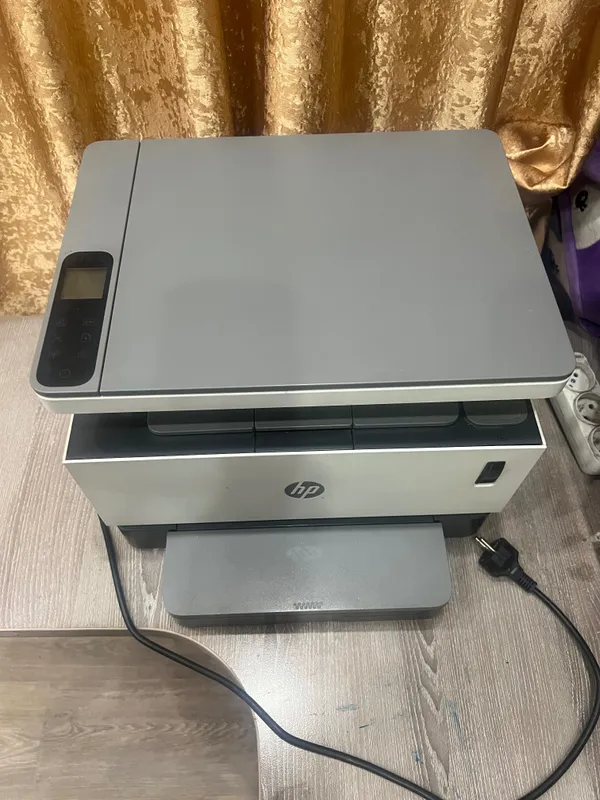 Продается принтер hp б/у + 2 картриджа и краса — фото 2