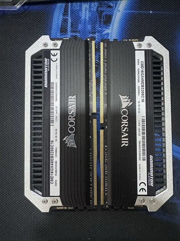 Corsair Dominator Platinum DDR4 3 Corsair Dominator Platinum DDR4 3