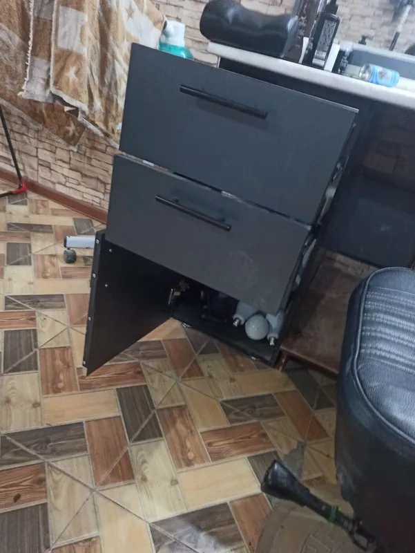 Barberlar uchun eng zor stol va rasiski oyna holati juda ham zor — фото 3