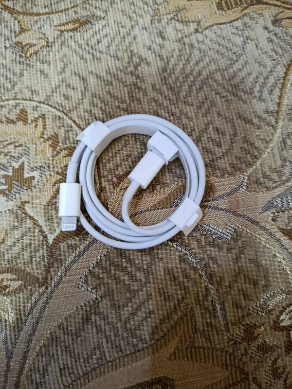 Провод Apple USB-C to Lightning Провод Apple USB-C to Lightning