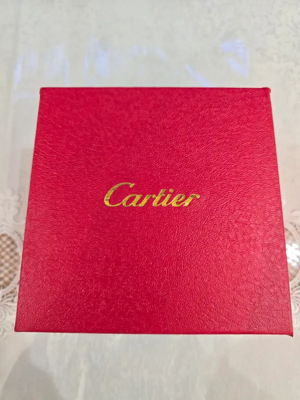 Cartier часы, новые в подарочной упаковке
