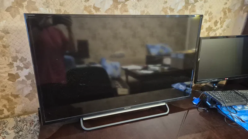 телевизор Sony 40" 1