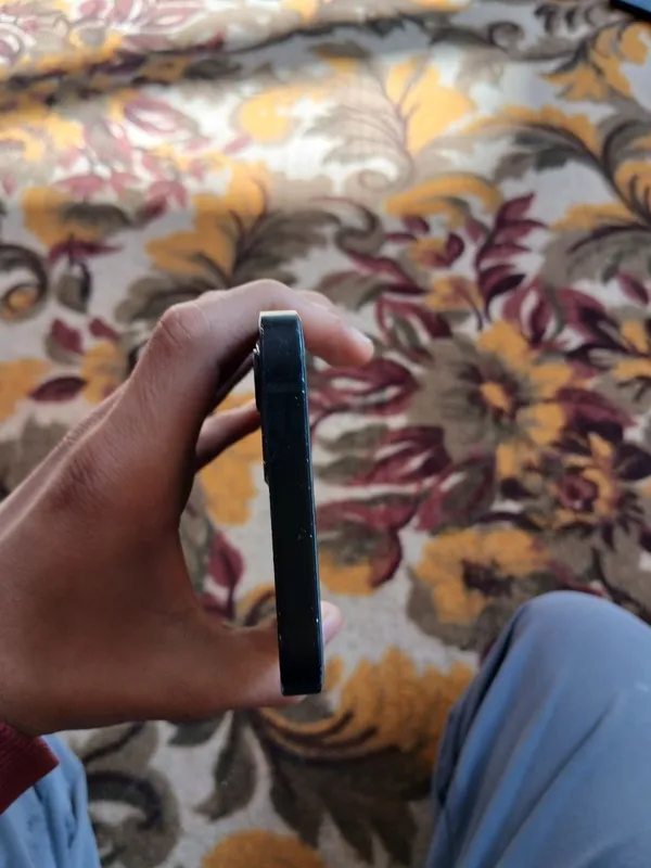 iPhone 12, память 64 ГБ, состояние 75% 7