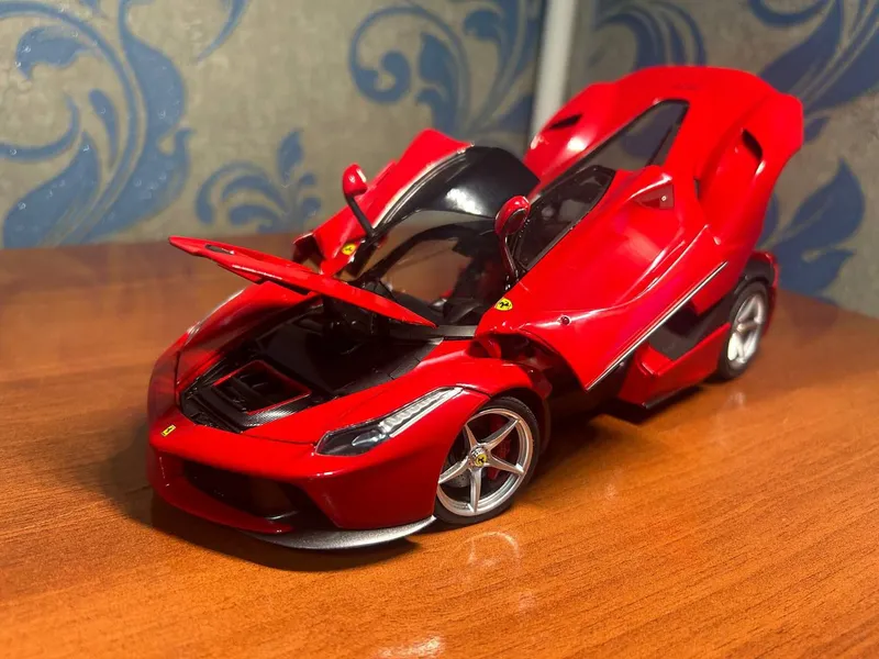 FERRARI коллекционная модель автомобиля 2