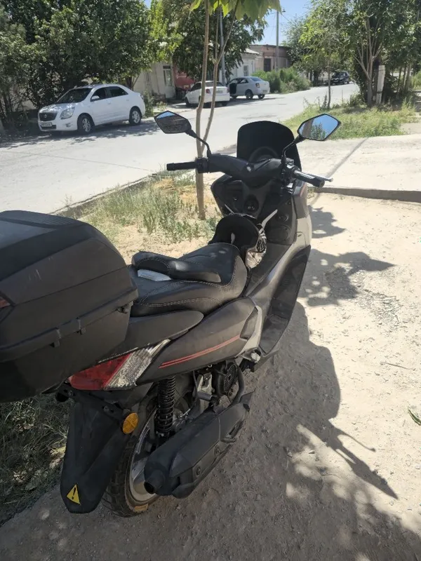 S MAX SKUTER 12000 km