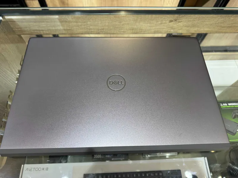 DELL Vostro Intel Core i7-1165G7, 16 GB tezkor xotira, 256 GB SSD, Nvidia MX 330 2 DELL Vostro Intel Core i7-1165G7, 16 GB tezkor xotira, 256 GB SSD, Nvidia MX 330 2