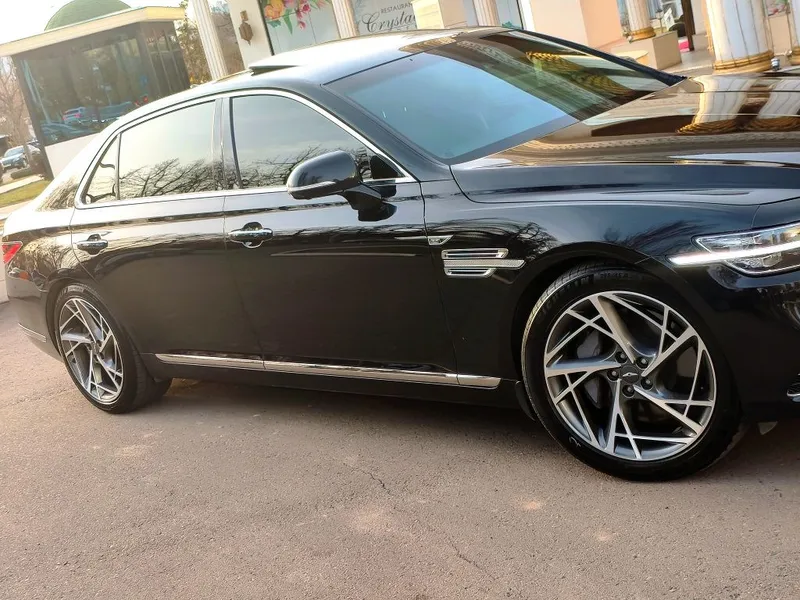 Genesis G90 long VIP xizmati. English speaking driver. VIP Transfer ca — фото 1