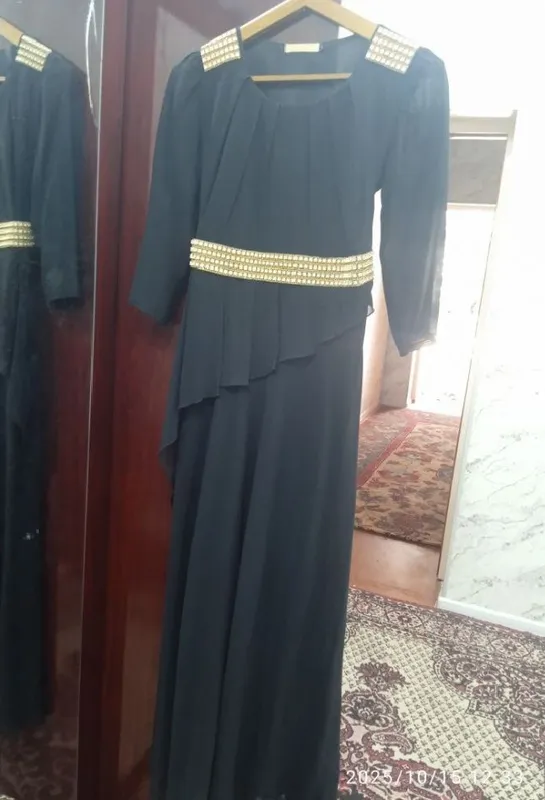 Oqshom liboslari sotiladi 46-48 razmeri.