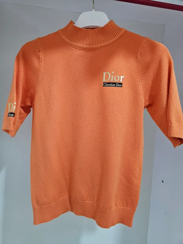 Qisqa yengli jemper, klassik bluzka 1 Qisqa yengli jemper, klassik bluzka 1