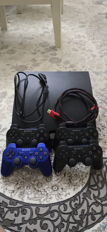Ps3 sotiladi 4 ta pulti bor 6 ta disk bor bittasini 200 ming sõmdan