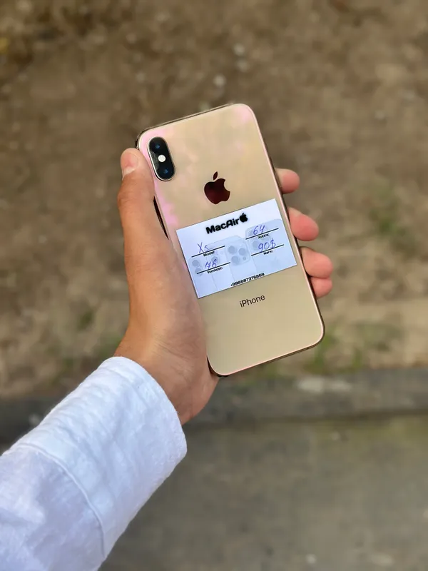 iPhone Xs Gold