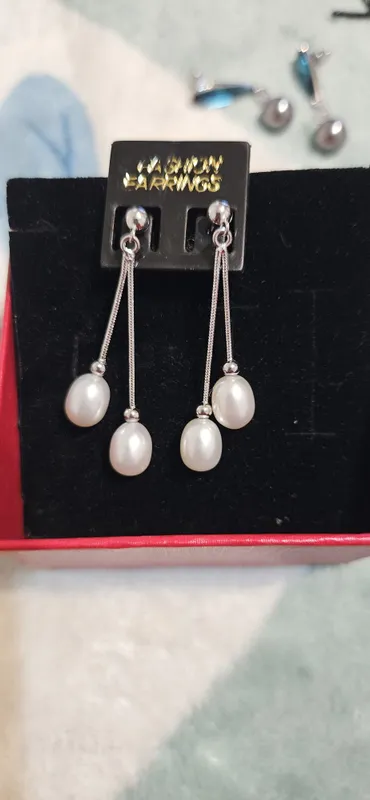 Продам новые серебряные серьги Продам новые серебряные серьги