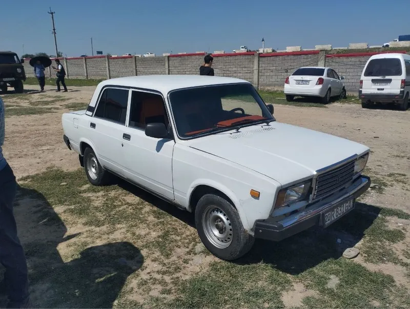 Lada 2107sotiladi
