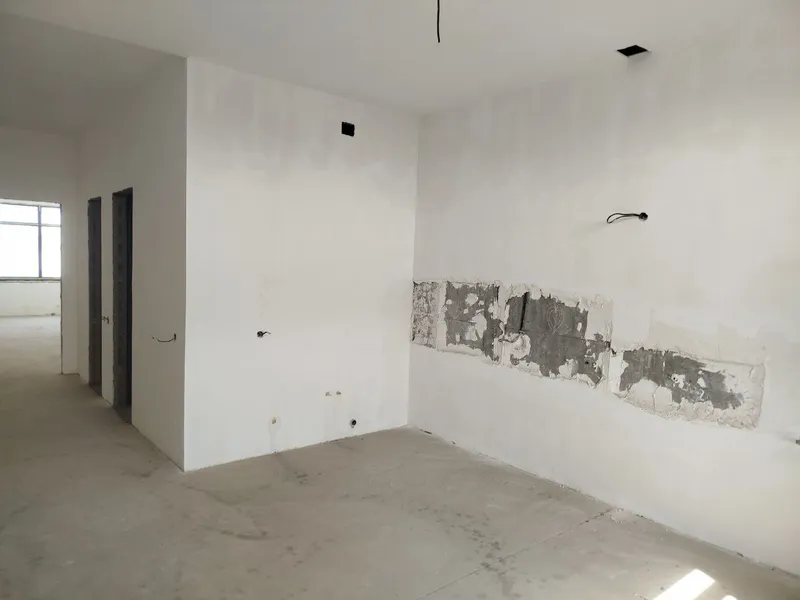 3 xonali kvartira (korobka) sotiladi, mo‘ljal: Buz Bazar 6