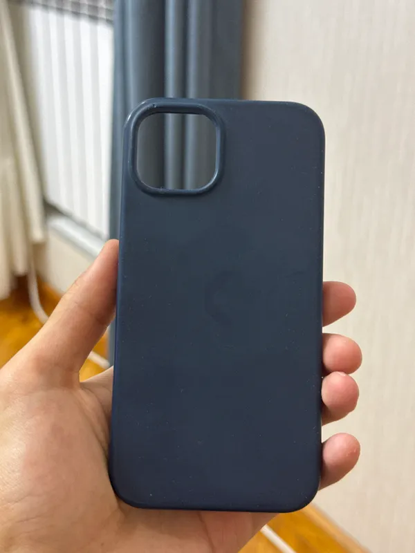 Чехол для iPhone 13 синего цвета 1