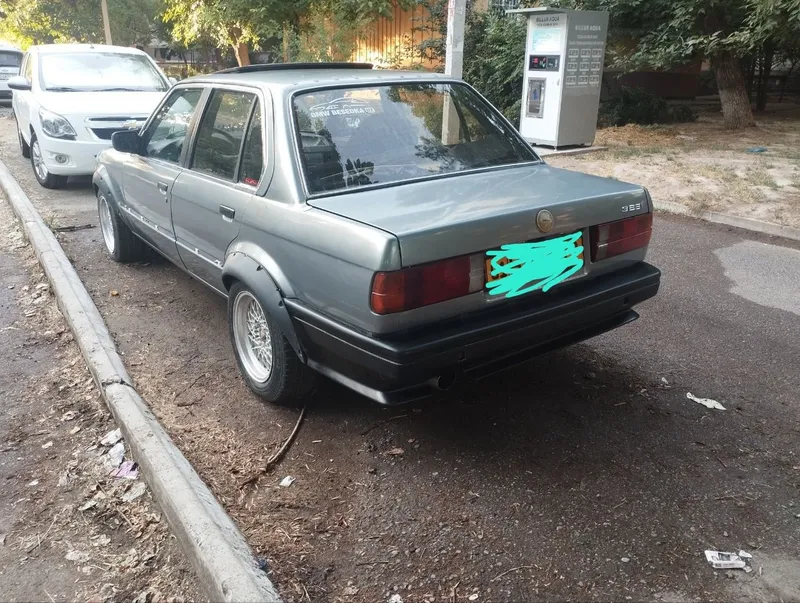 SHOSHILINCH Mashinamni sotaman 
BMW E30 2