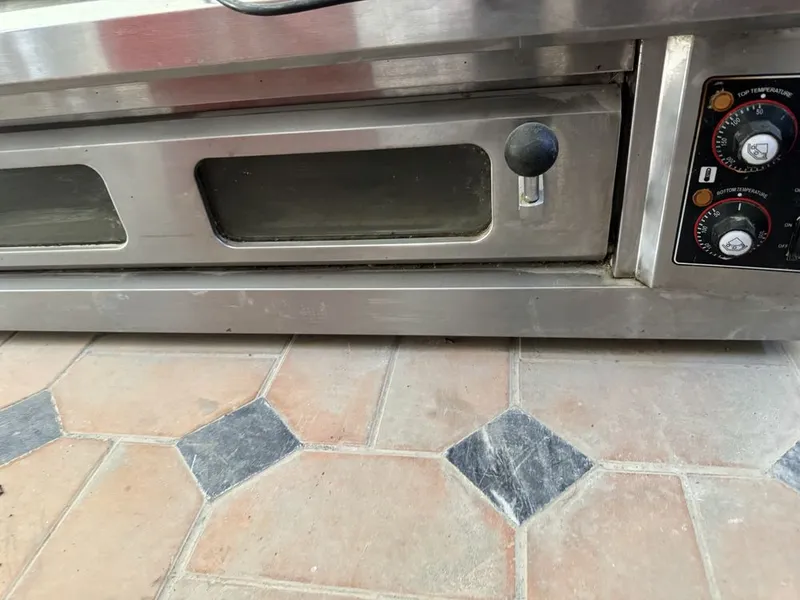 Toster donner va pitsa pechlar sotiladi