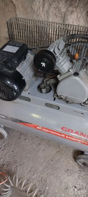 Продам ременной компрессор Grandfar GF2065 3 Продам ременной компрессор Grandfar GF2065 3