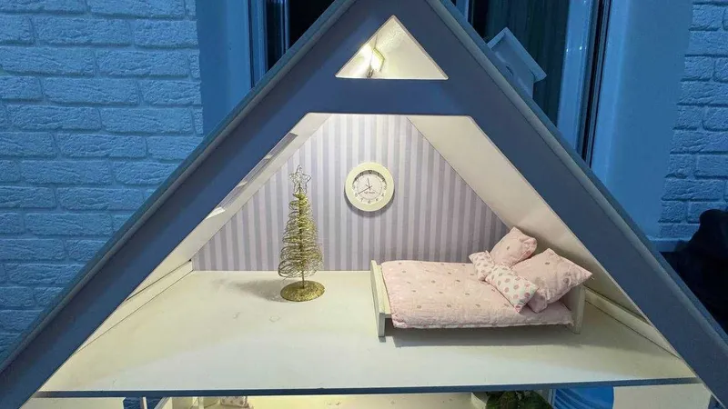 Домик для кукол с подсветкой и мебелью от Lifehouse — фото 2