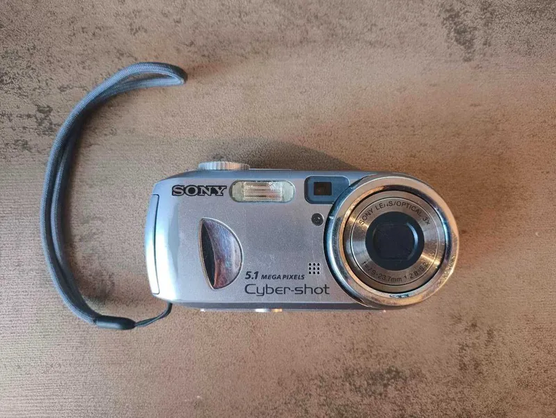 Цифровой компактный фотоаппарат Sony Cyber-shot