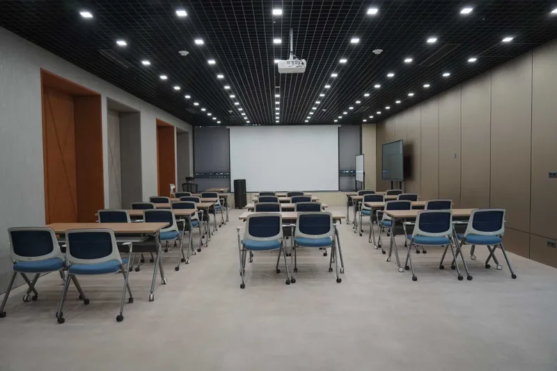 Event Zone до 70 гостей Meeting Rooms Сцена событий Modera Towers