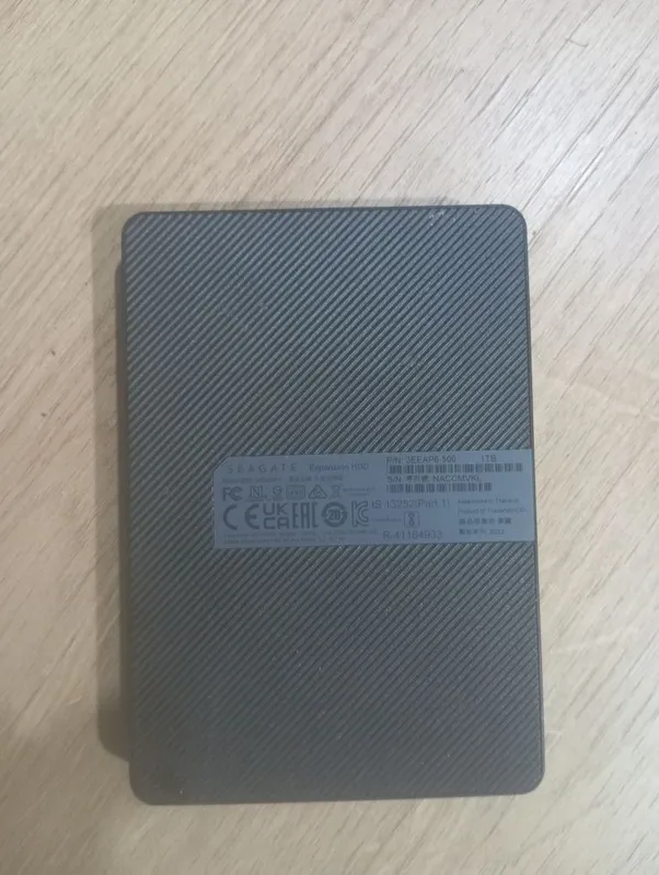 Продам жеский диск хард 1тр срочно